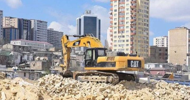 Bakının bir qəsəbəsində söküntü başladı – Kompensasiya veriləcək