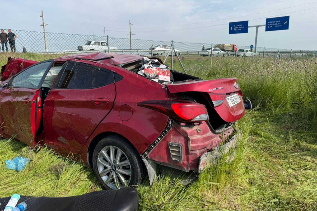 Cəlilabadda toya gedən ailə üzvləri qəzaya düşdü – Ölən və xəsarət alanlar var