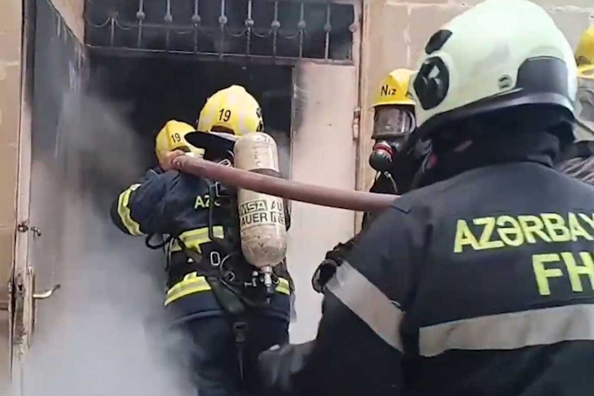 Bakıda internat məktəbinin yataqxanasında yanğın oldu – VİDEO