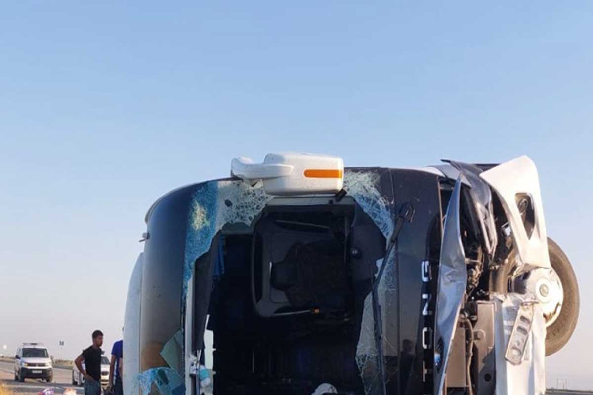 Hacıqabulda sərnişin avtobusu aşdı – 30-dan çox yaralı var