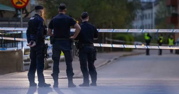 İsveçdə məktəbdə insanlara qılıncla hücum edilib, xəsarət alanlar var