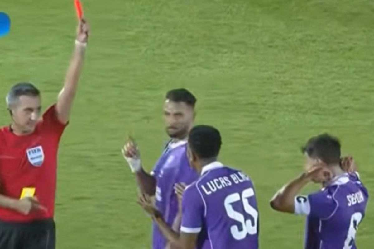 Azərbaycanlı futbolçu özünə xəsarət yetirdi – Xəstəxanalıq oldu