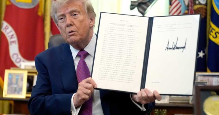 Tramp Ontario gölünün adının “Amerika gölü” olaraq dəyişdirildiyini açıqlayıb