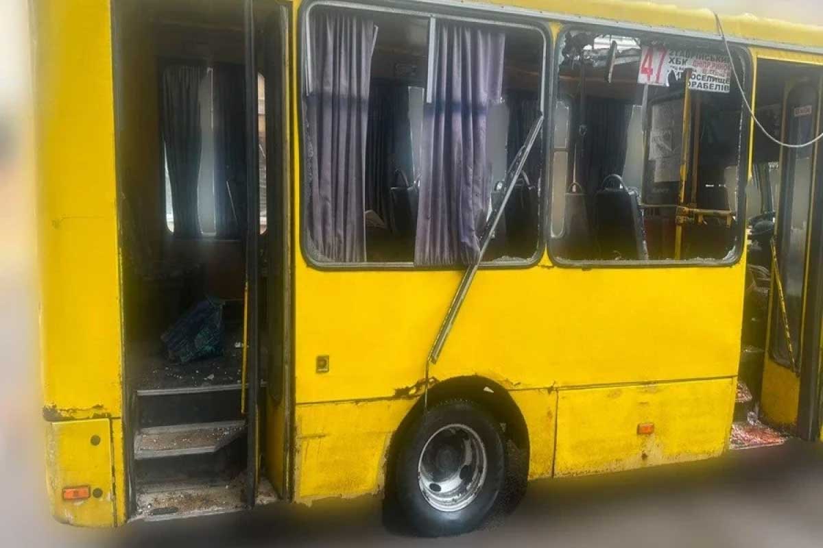 Xersonda avtobus dronla vuruldu: 4 ölü, 5 yaralı var – FOTO
